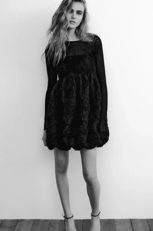VESTIDO MINI ESTRUCTURA FLOR
