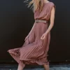 VESTIDO PLISADO CINTURÓN