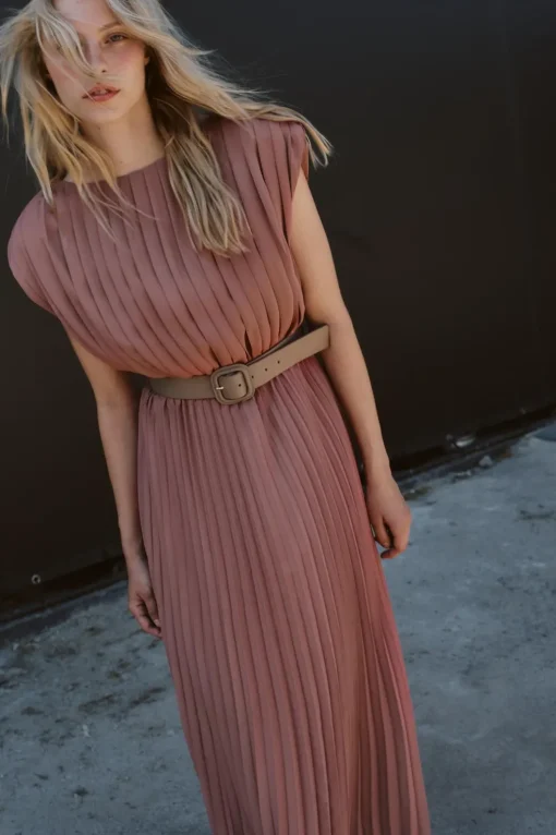 VESTIDO PLISADO CINTURÓN