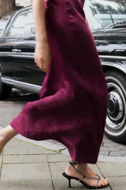 VESTIDO SATINADO ESCOTE ESPALDA