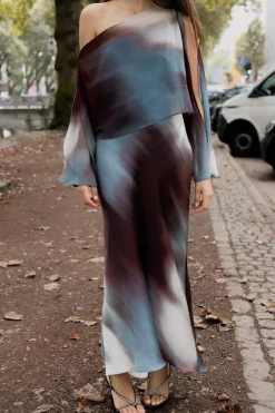 VESTIDO SATINADO ESTAMPADO CAPA