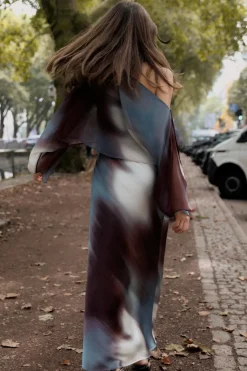 VESTIDO SATINADO ESTAMPADO CAPA