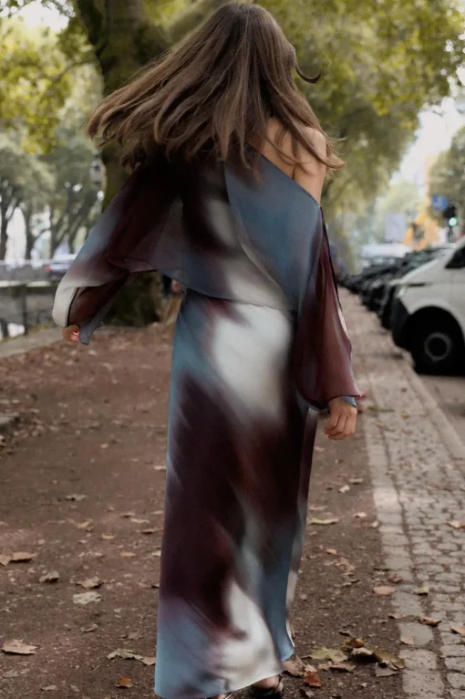VESTIDO SATINADO ESTAMPADO CAPA