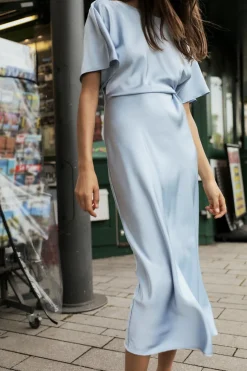 VESTIDO SATINADO NUDO