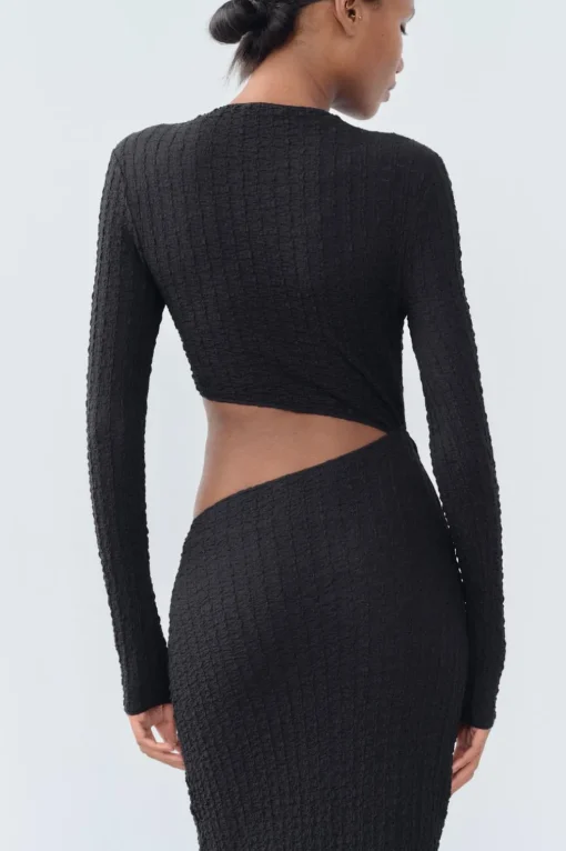 VESTIDO TEXTURA CUT OUT