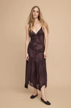 VESTIDO TEXTURA PUNTILLA