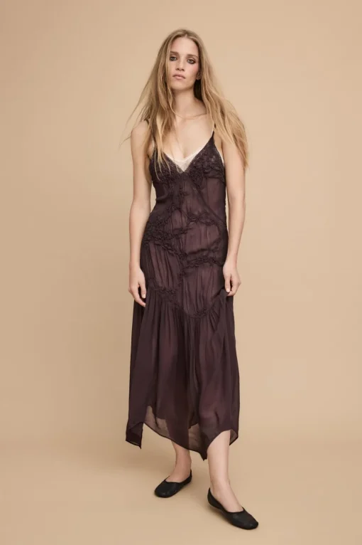 VESTIDO TEXTURA PUNTILLA