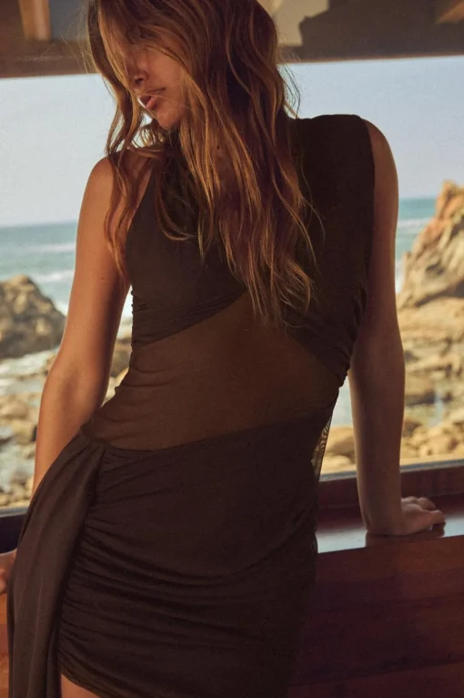 VESTIDO TUL DRAPEADO ASIMÉTRICO
