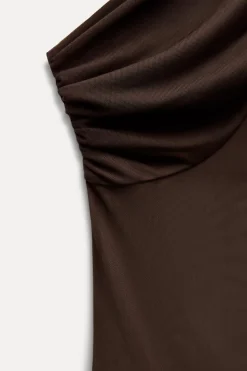 VESTIDO TUL DRAPEADO ASIMÉTRICO