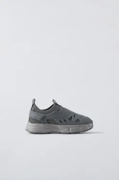ZAPATILLA DEPORTIVA ENGOMADA