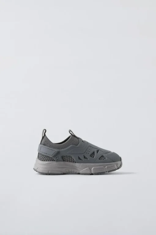 ZAPATILLA DEPORTIVA ENGOMADA