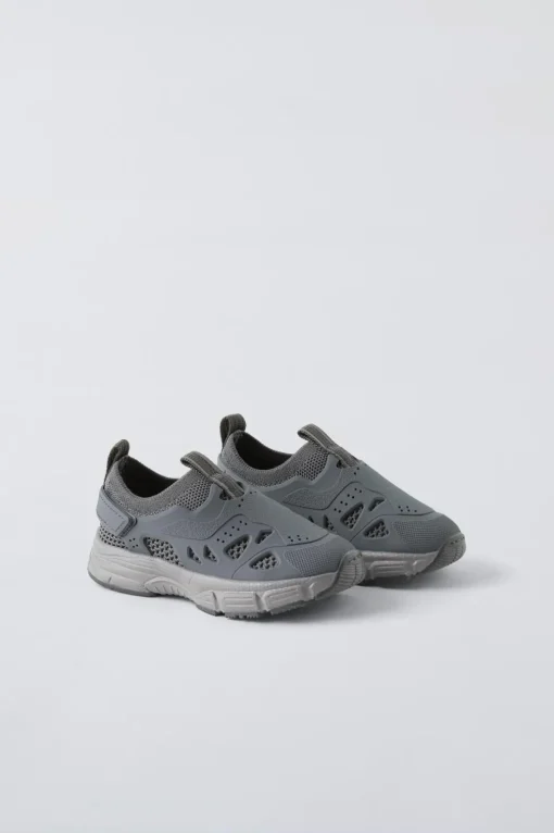 ZAPATILLA DEPORTIVA ENGOMADA