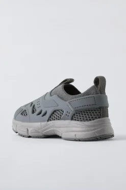 ZAPATILLA DEPORTIVA ENGOMADA