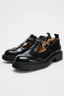 ZAPATO DETALLES PICADOS