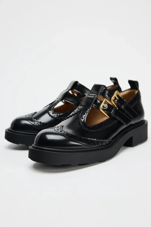 ZAPATO DETALLES PICADOS