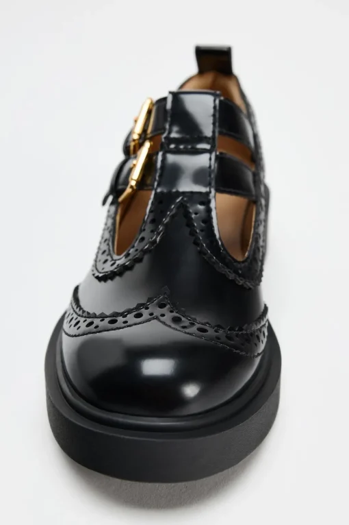 ZAPATO DETALLES PICADOS