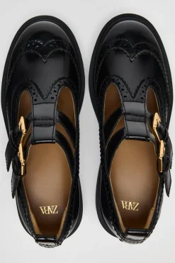 ZAPATO DETALLES PICADOS