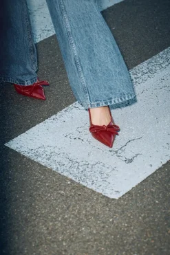 ZAPATO TACÓN LAZO ACHAROLADO