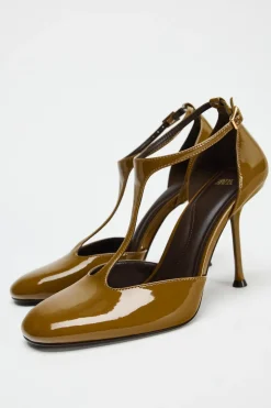 ZAPATO TACÓN TIRA EFECTO ACHAROLADO
