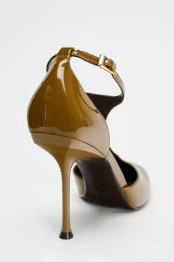 ZAPATO TACÓN TIRA EFECTO ACHAROLADO