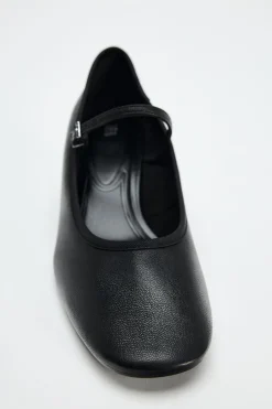 ZAPATO TACÓN TIRA PIEL