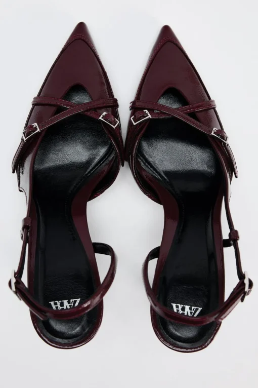 ZAPATO TACÓN TIRAS HEBILLA
