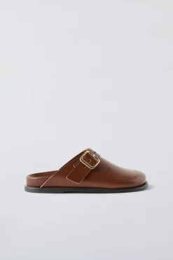 ZUECO PIEL HEBILLA LATERAL