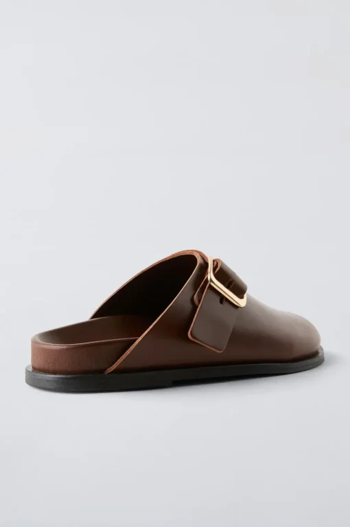 ZUECO PIEL HEBILLA LATERAL